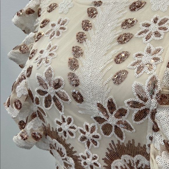 Chic Floral Ruffle Dress in Cream and Brown - Picture 2 of 4